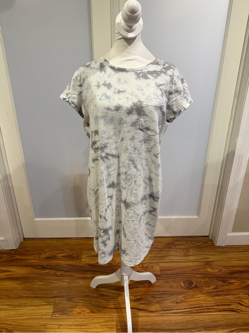 GAP White and Light Gray Tie-Dye Tee Dress